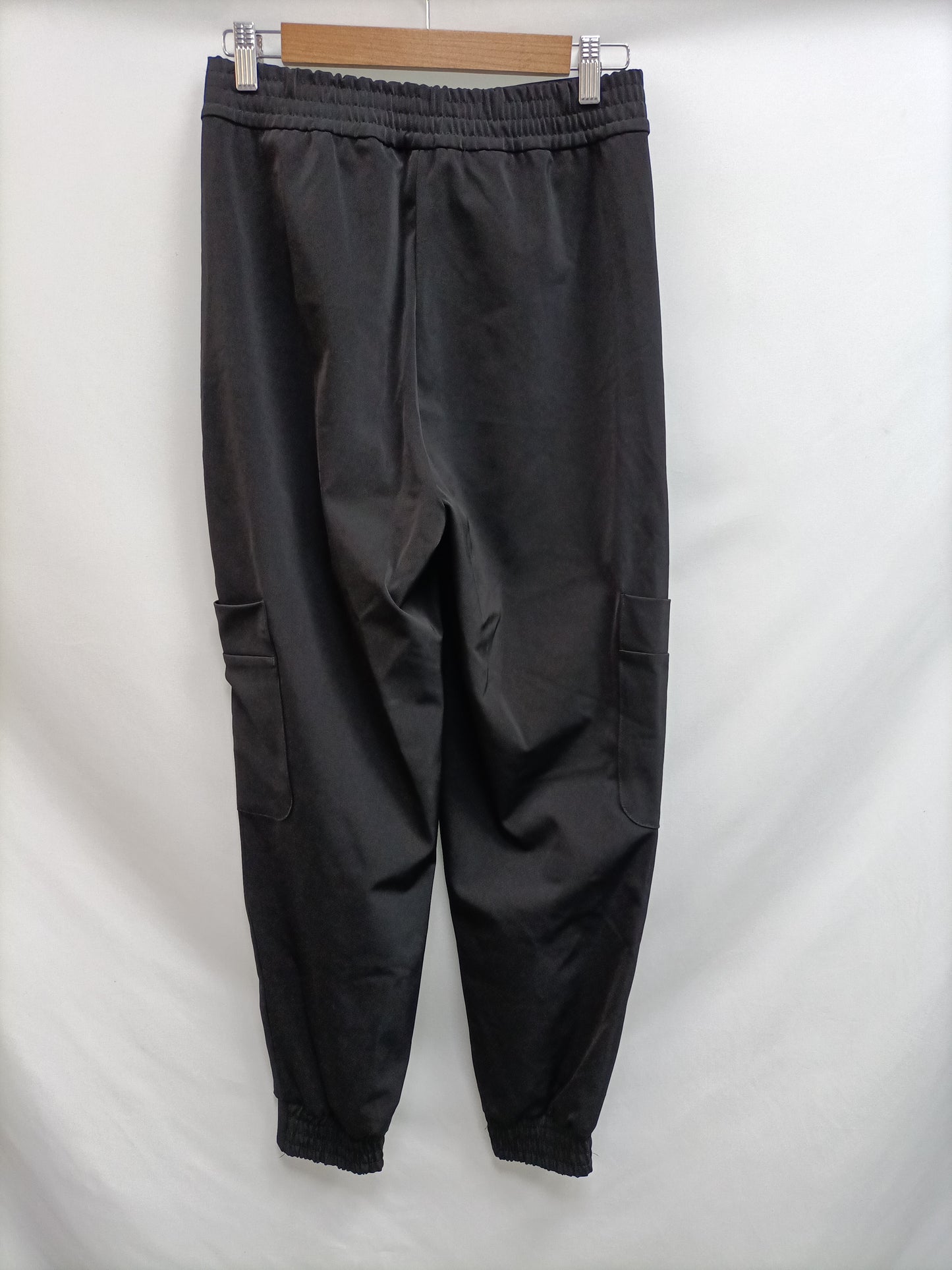 ZARA. Pantalón negro cargo T.s