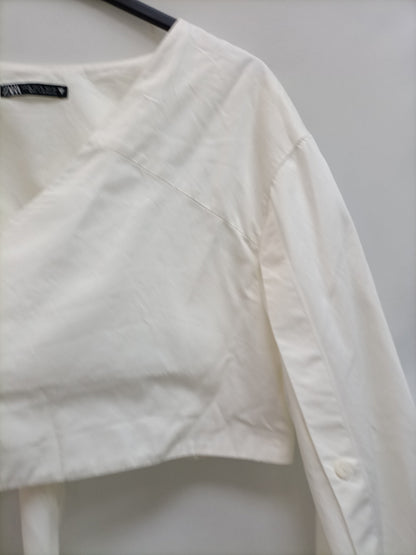 ZARA.Blusa blanca crop T.XL