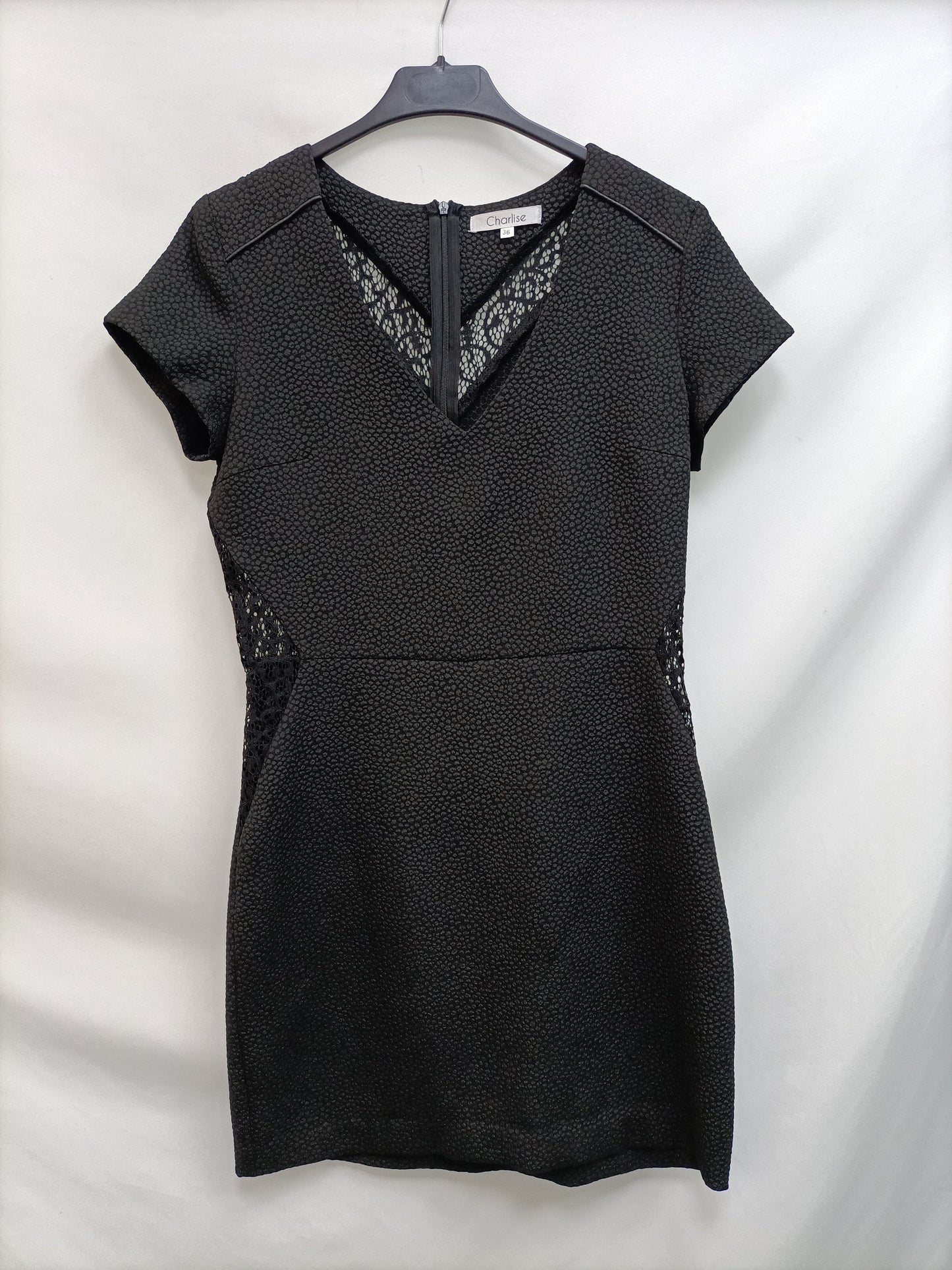 CHARLISE.Vestido negro textura T.36