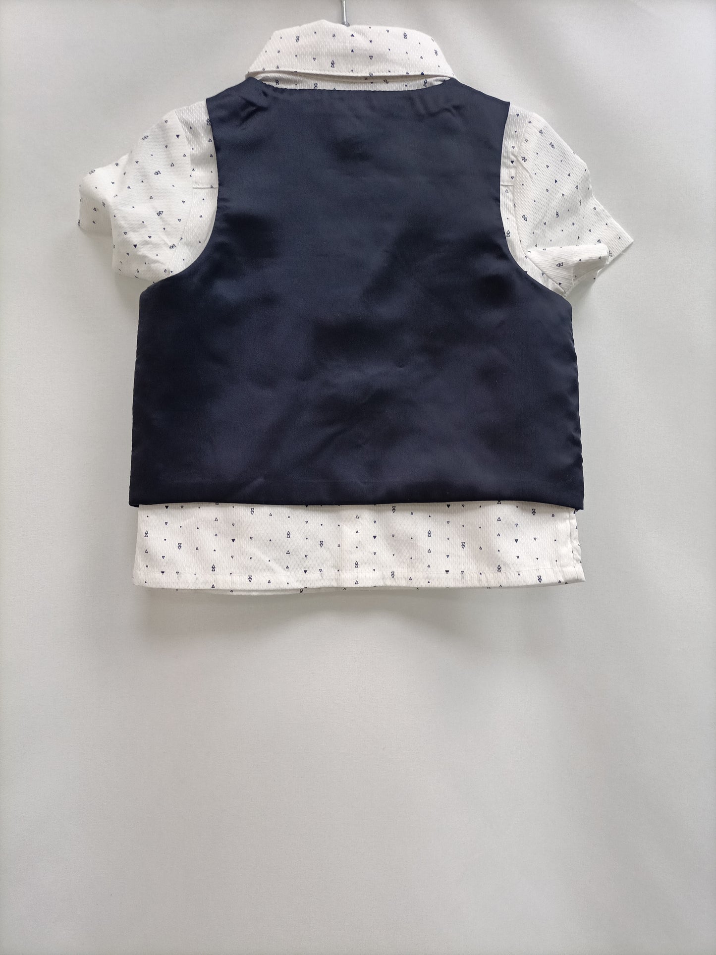 PRIMARK. Conjunto camisa y chaleco T.6-9 meses