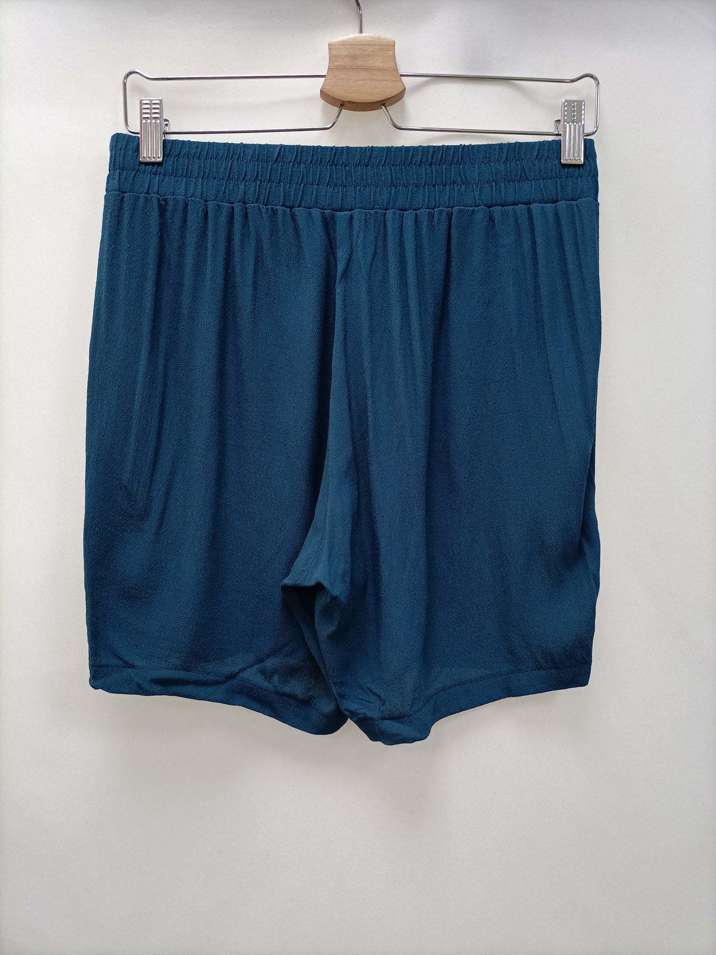 BENETTON. Shorts azul fluida T.u(36)