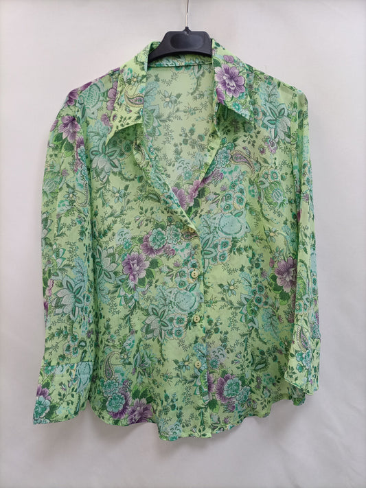 OTRAS. Blusa verde flores T.u(s)