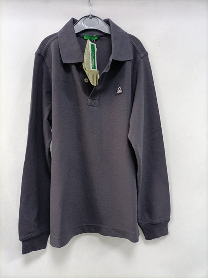 BENETTON. Polo gris T.7-8 años