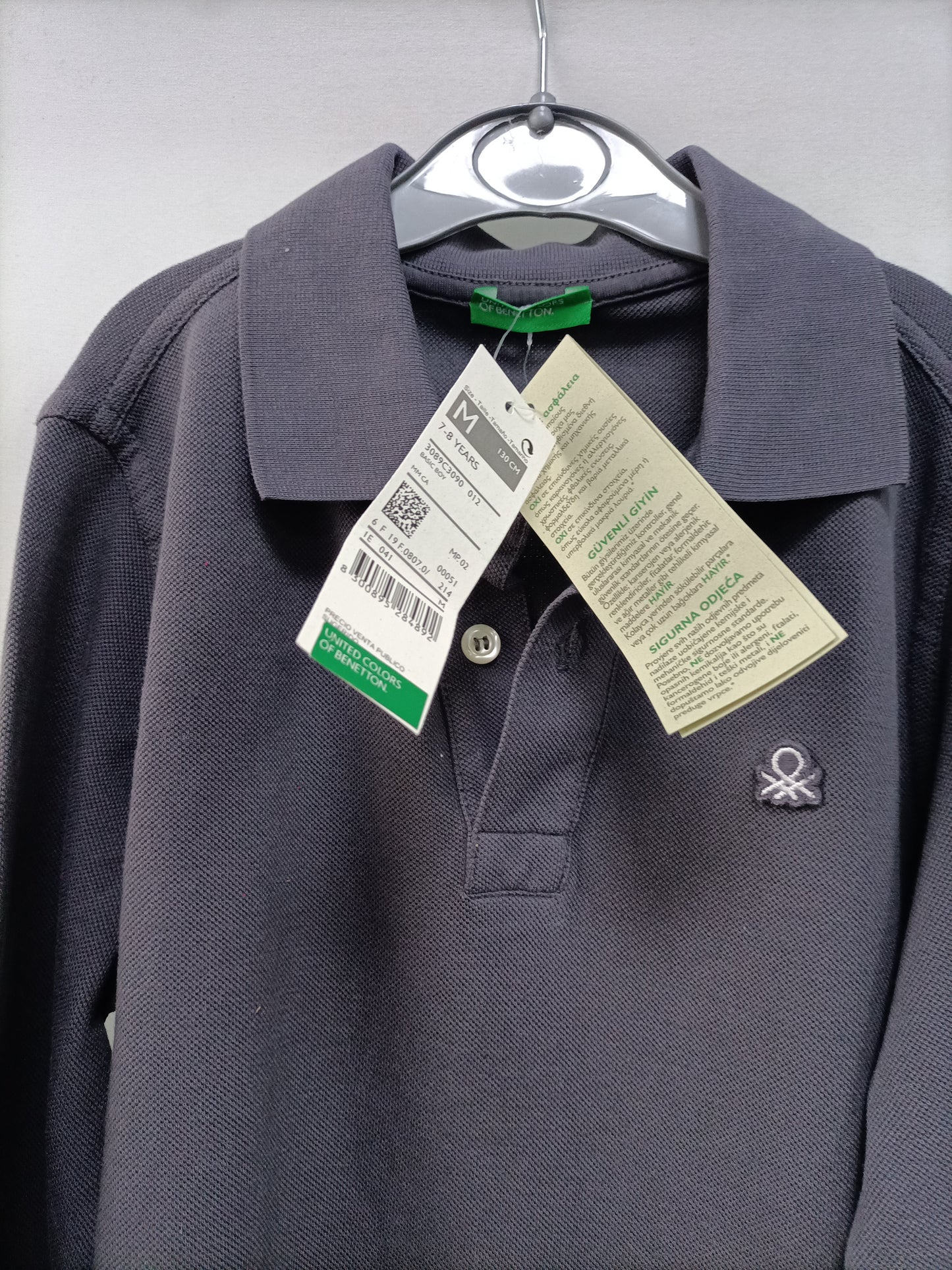 BENETTON. Polo gris T.7-8 años