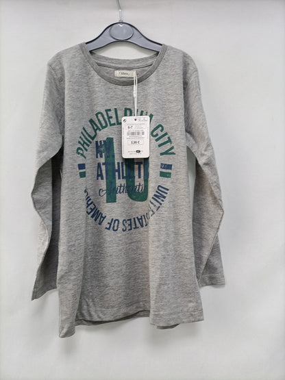 SFERA. Camiseta gris letras T.7-8 años