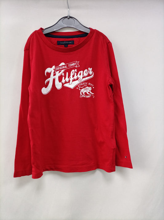 TOMMY HILFIGER. Camiseta roja letras T.6 años