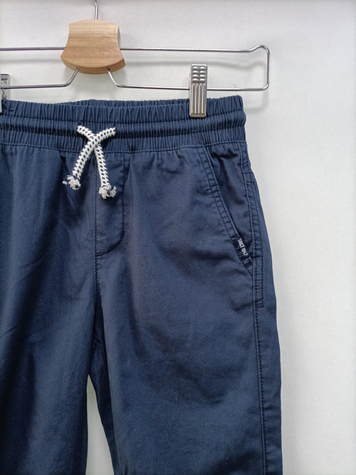 H&M. Pantalón azul T.7-8 años