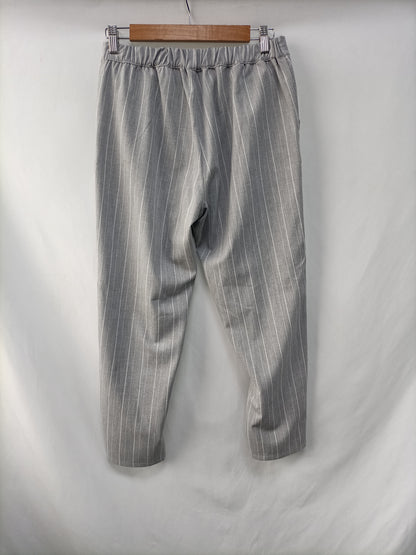 OTRAS. Pantalón gris rayas T.m