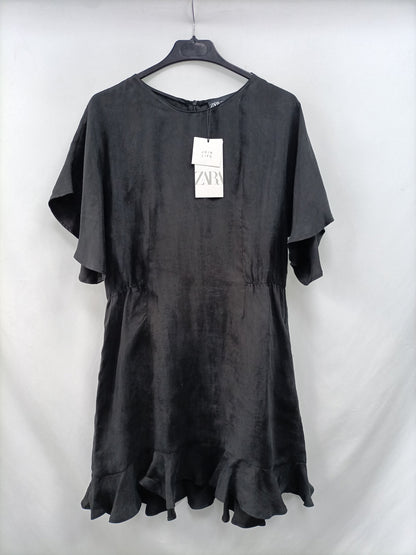 ZARA. Vestido negro volante T.l