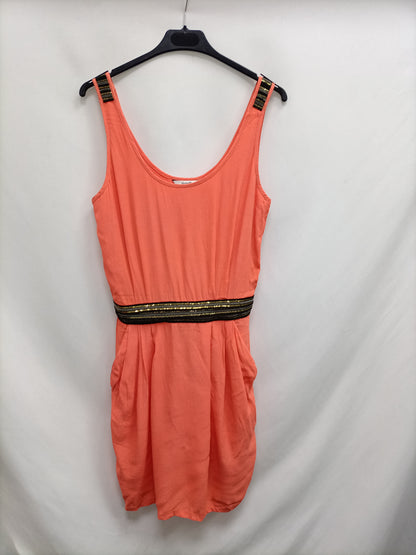 FORMULA JOVEN. Vestido coral abalorios T.40