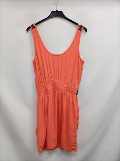 FORMULA JOVEN. Vestido coral abalorios T.40