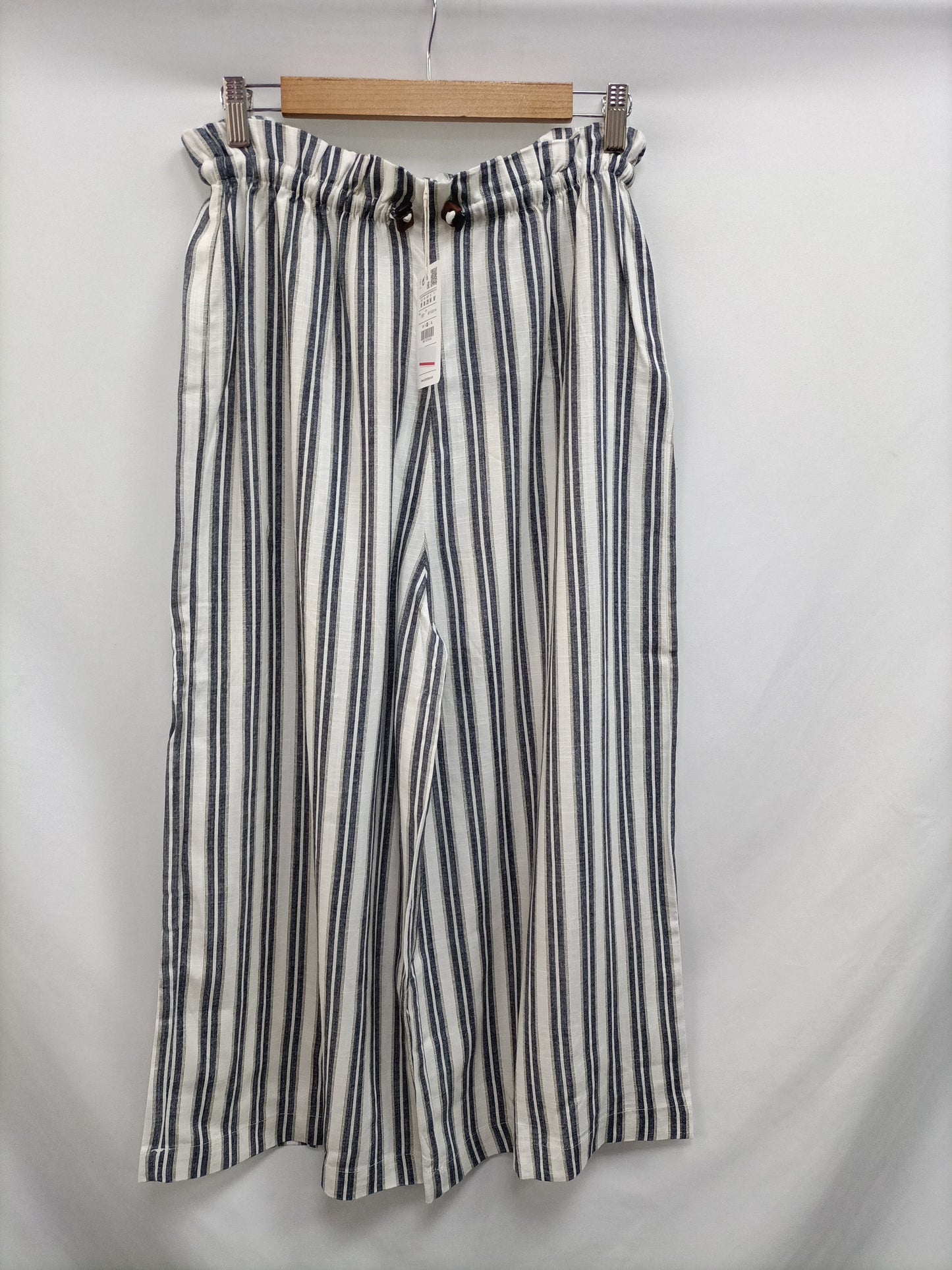 PULL&BEAR. Pantalón culotte rayas T.m