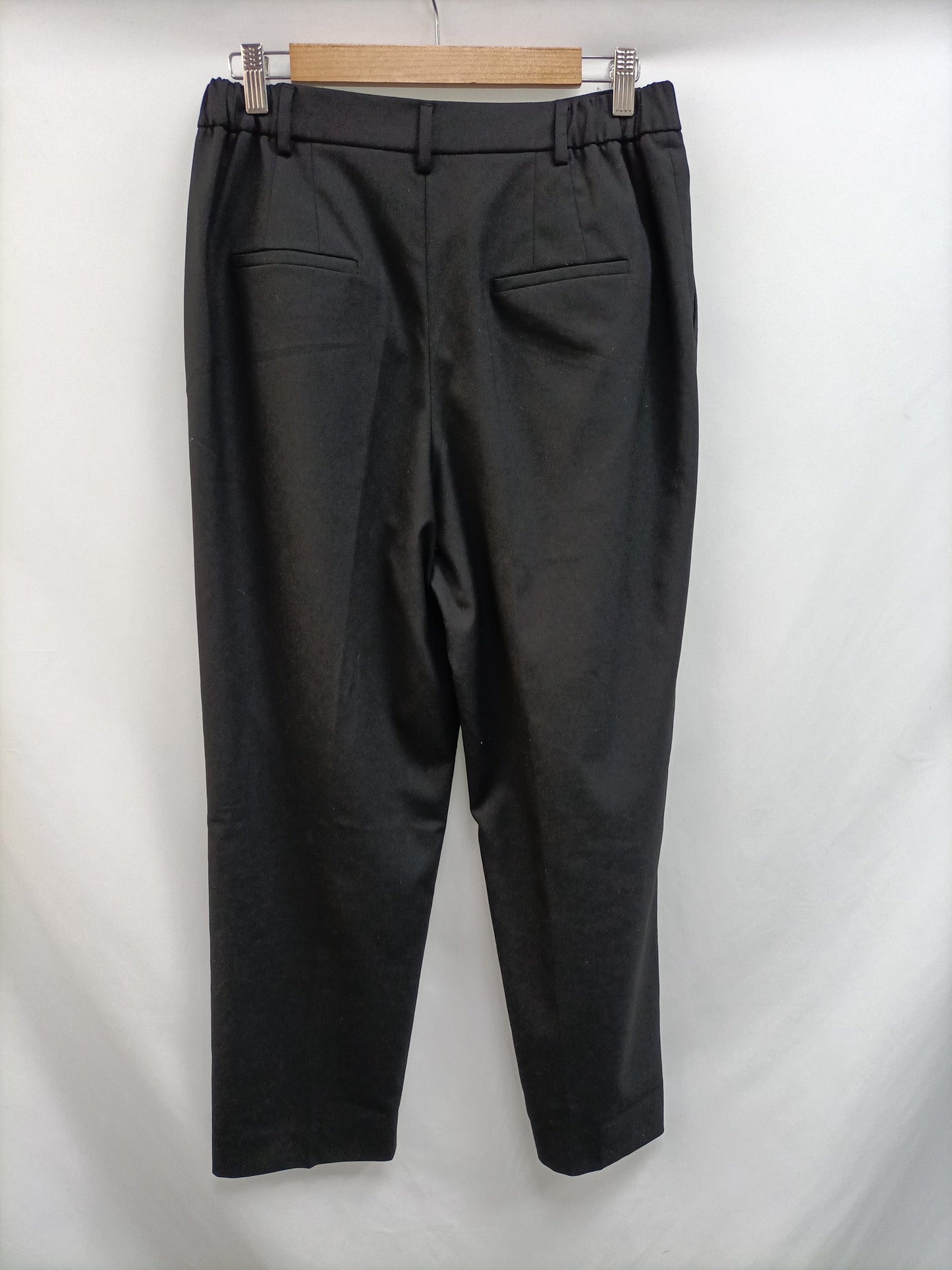 ZARA. Pantalón negro fluido T.m