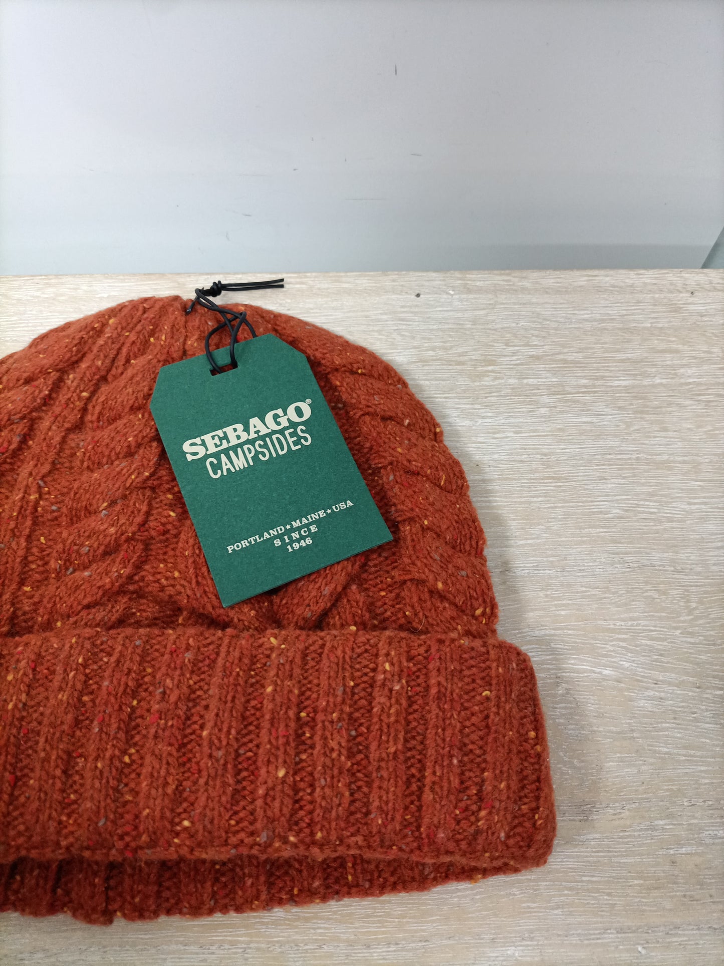 SEBAGO. Gorro jaspeado naranja