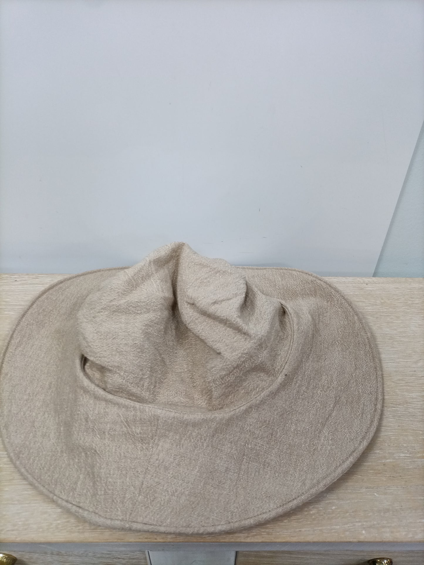 NATURA. Gorro beige shariano