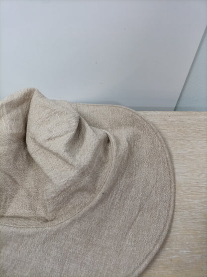 NATURA. Gorro beige shariano