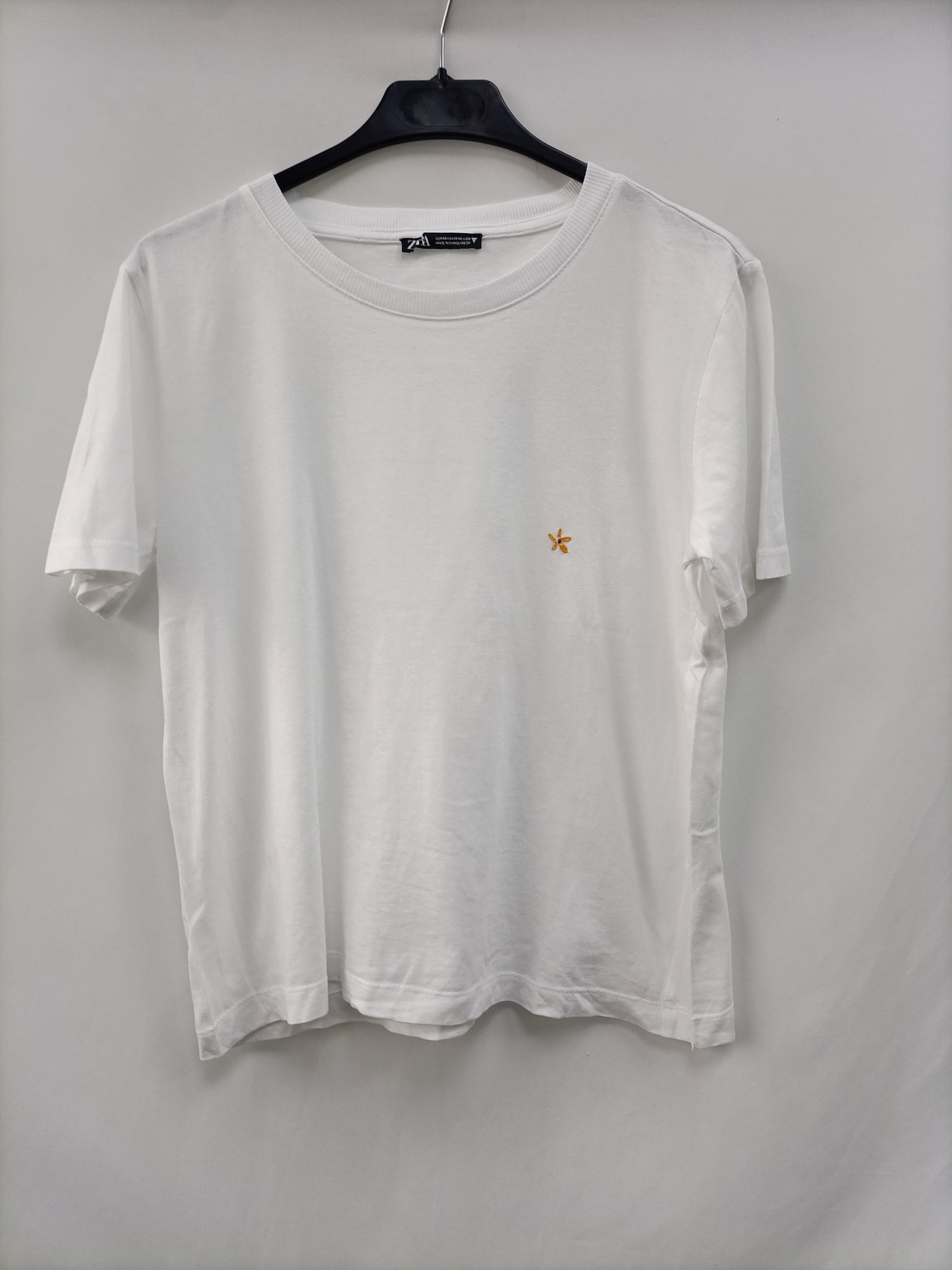 ZARA. Camiseta básica blanca T.m