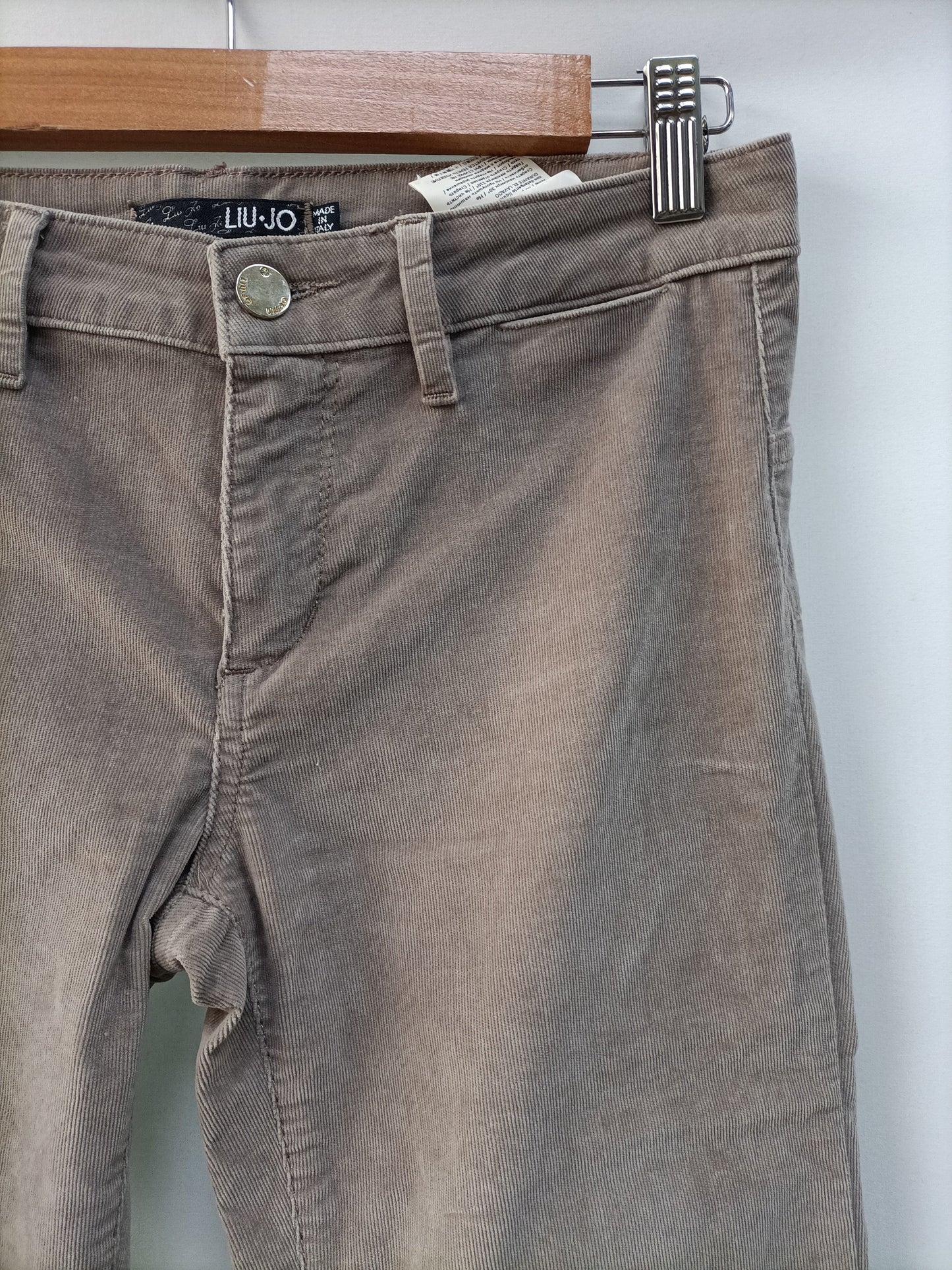 LIU.JO. Pantalón pana beige T.26(38)