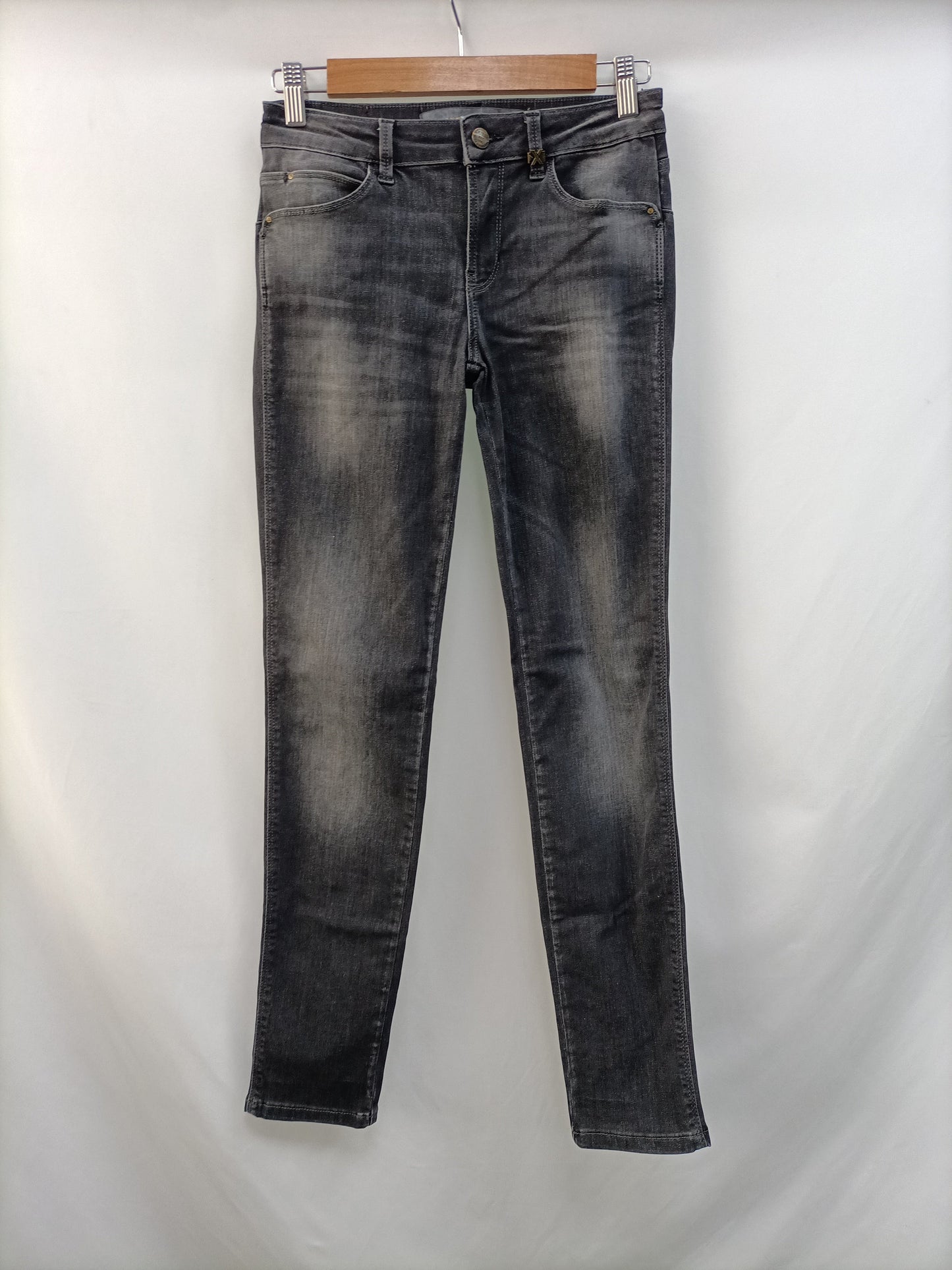 GUESS. Pantalón gris denim T.27