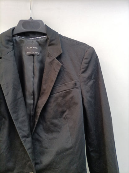 ZARA. Blazer negra entallada T.s