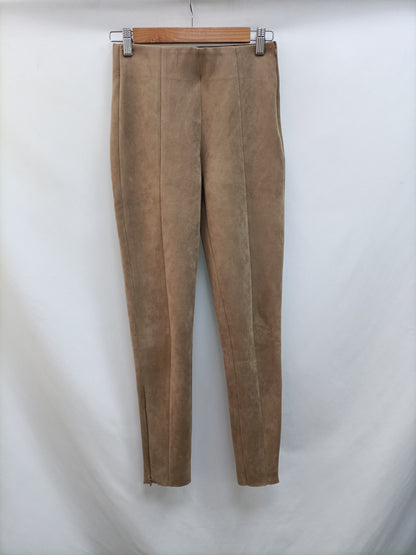 ZARA. Pantalón antelina beige T.s