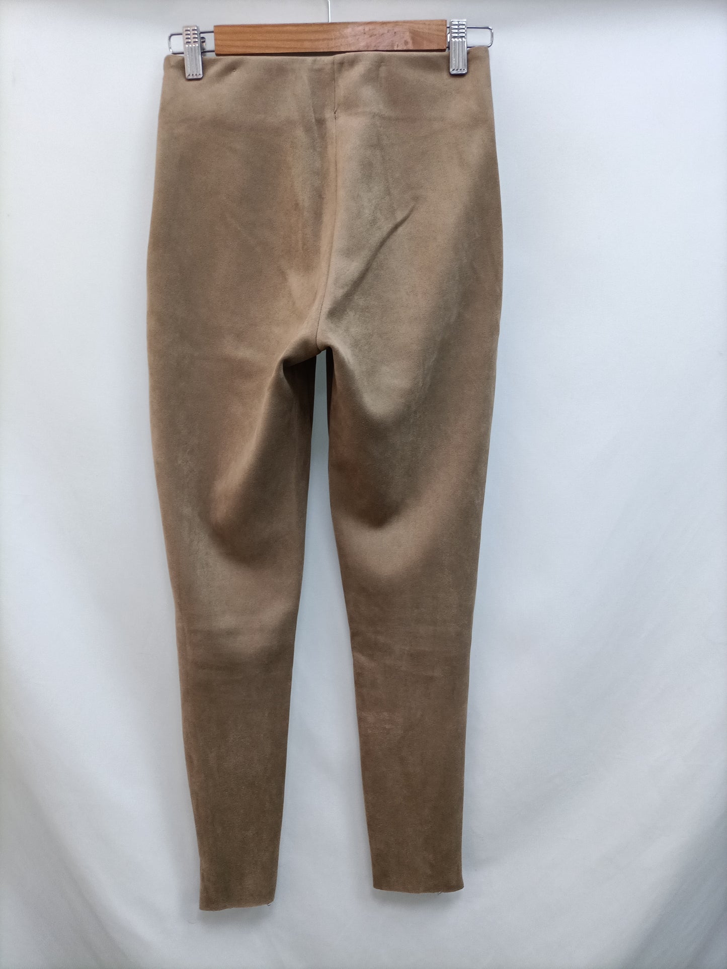 ZARA. Pantalón antelina beige T.s