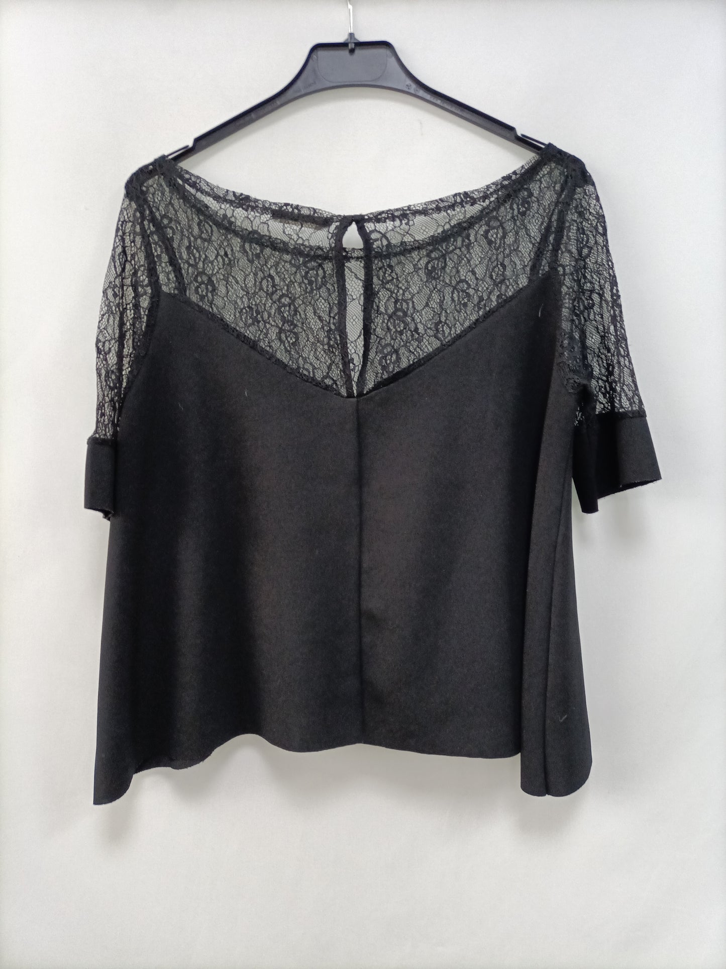 ZARA. Top negro encaje T.m