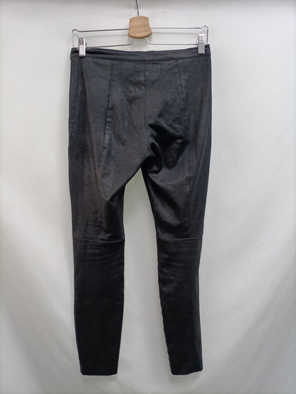 C&A. Pantalón antelina negro T.s