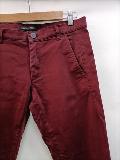 ZARA. Pantalón chino burdeos T.38