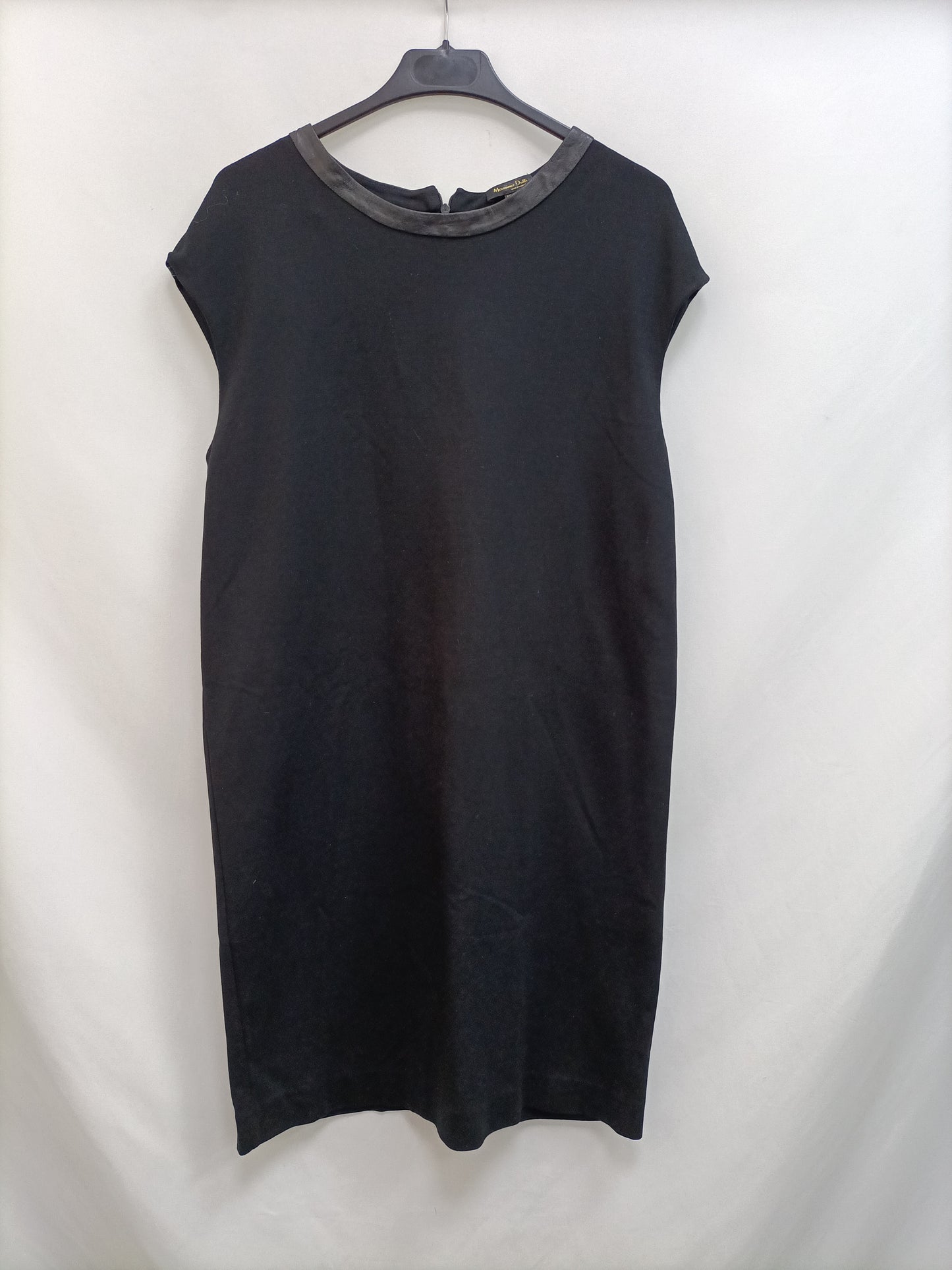 MASSIMO DUTTI. Vestido negro cuello piel T.s