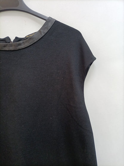 MASSIMO DUTTI. Vestido negro cuello piel T.s