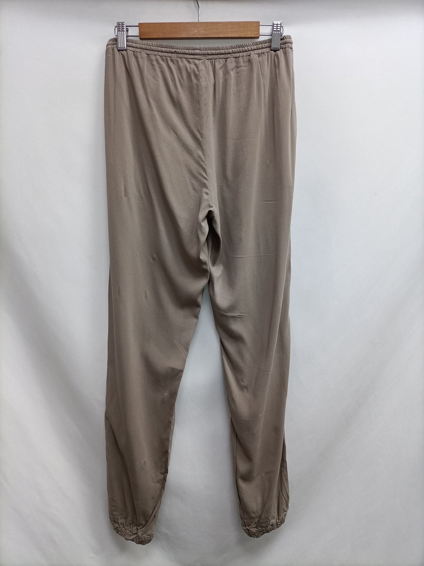 EUROPEAN CULTURE. Pantalón fluido beige T.s