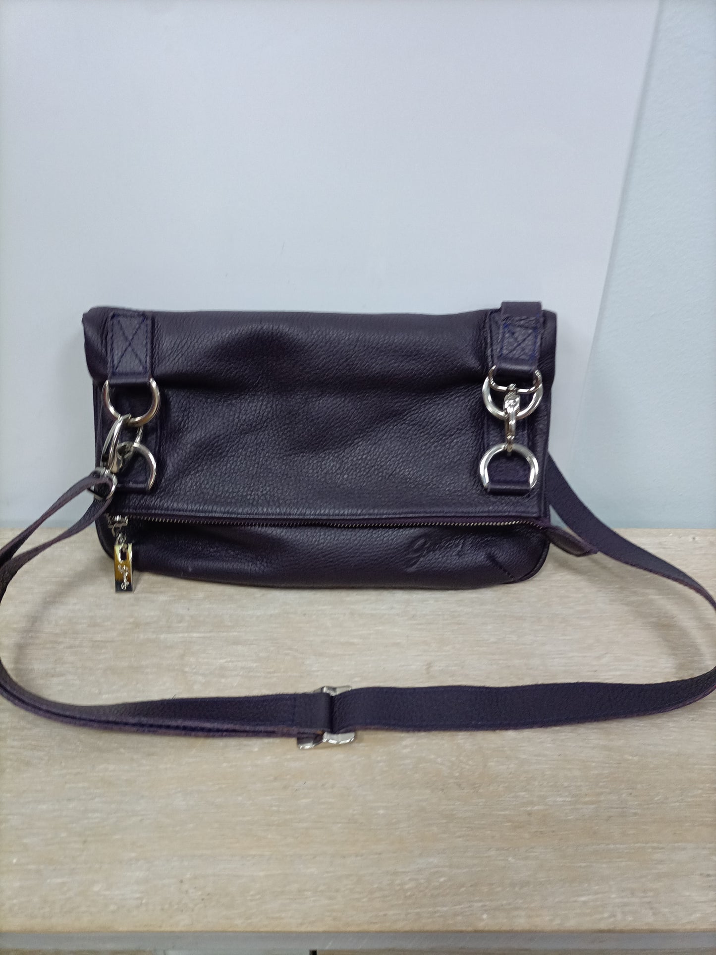 GUIDO. Bolso morado