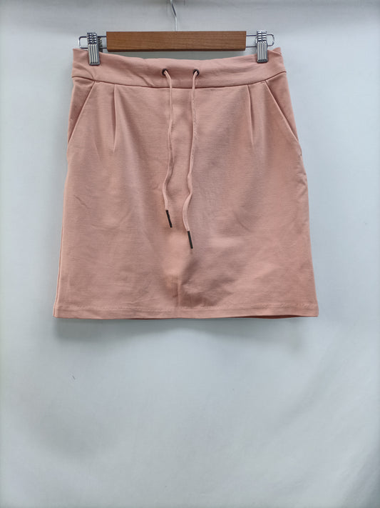 VERO MODA. Falda corta rosa T.s