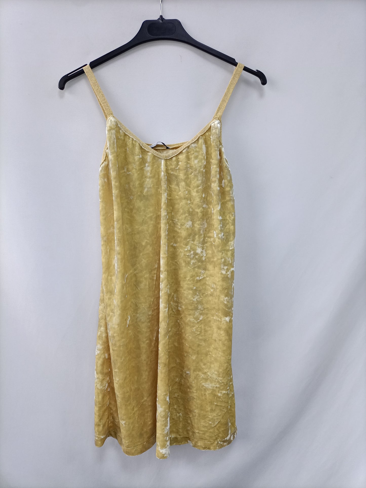 ZARA.Vestido corto amarillo terciopelo T.S