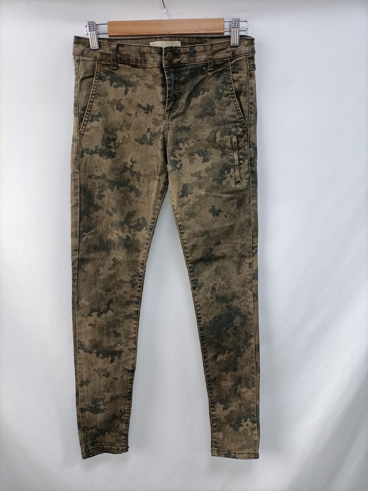 ZARA.Pantalones camuflaje T.34