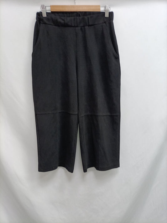 PULL&BEAR. Pantalón culotte antelina T.m