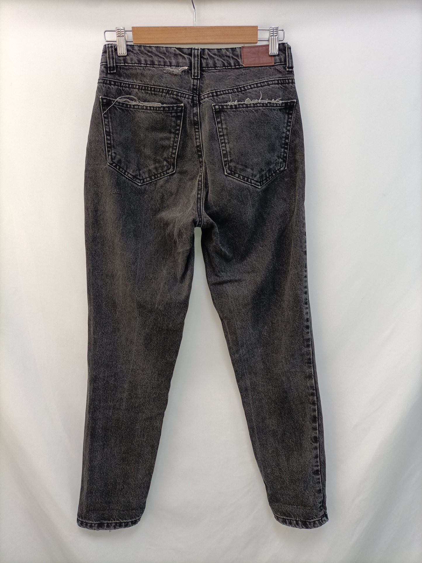 BERSHKA. Pantalon denim negro T.32