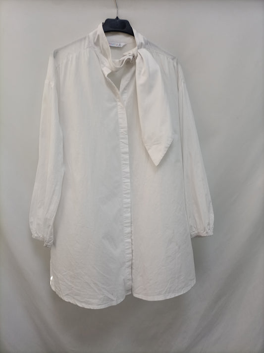 COMPAÑIA FANTASTICA. Blusa blanca oversized T.s (Tara)