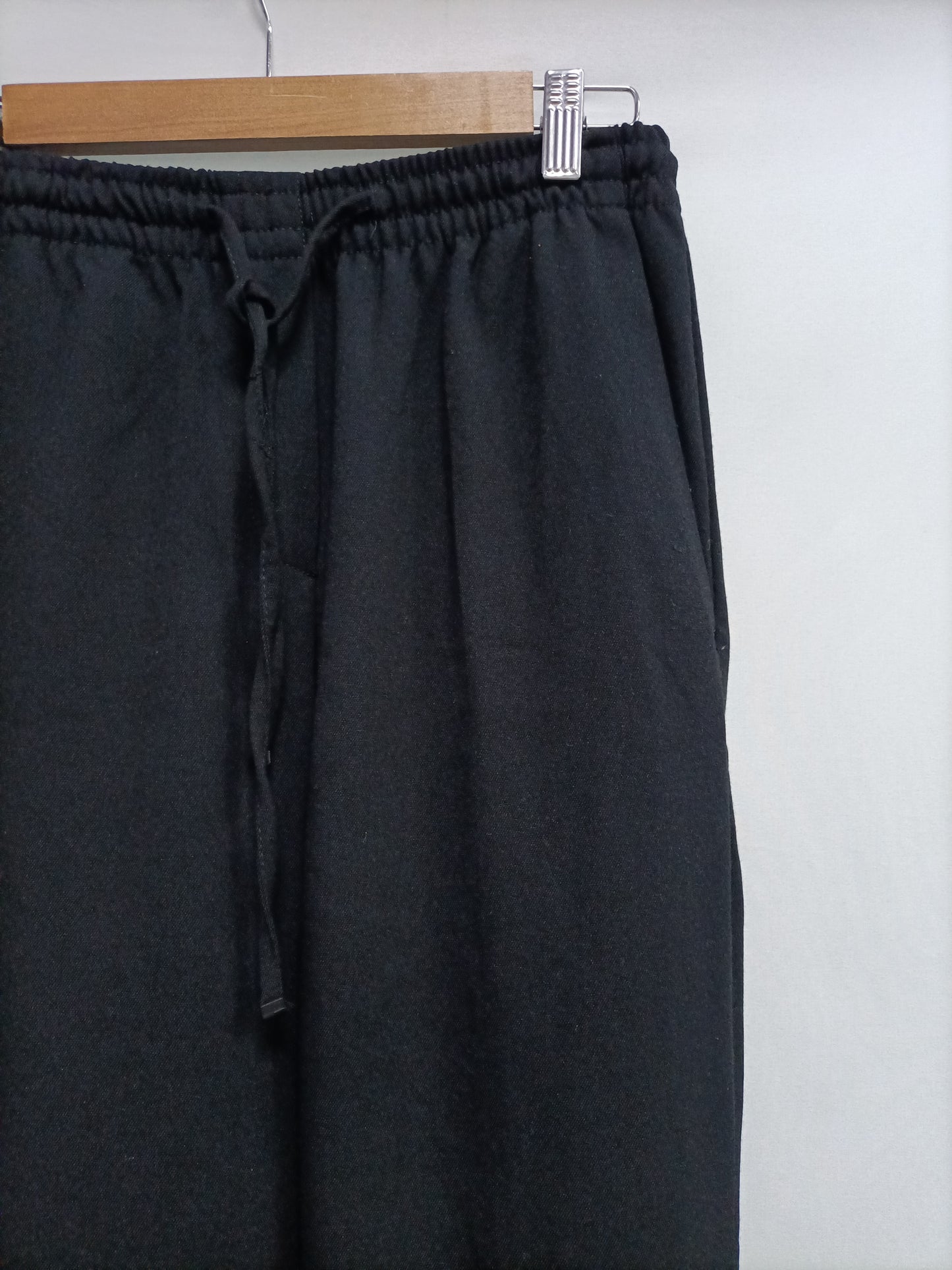 MANGO. Pantalón fluido negro T.xs