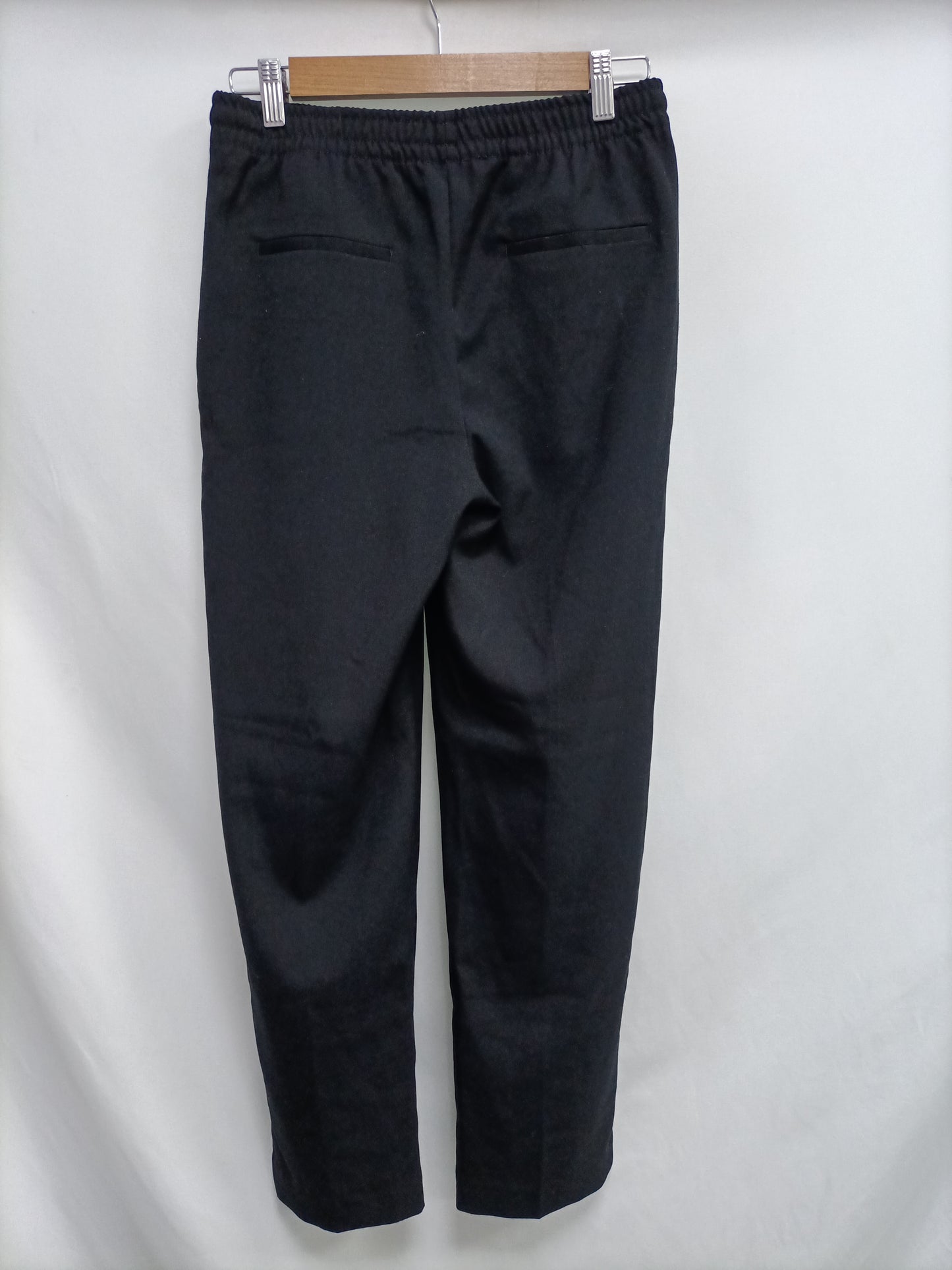 MANGO. Pantalón fluido negro T.xs