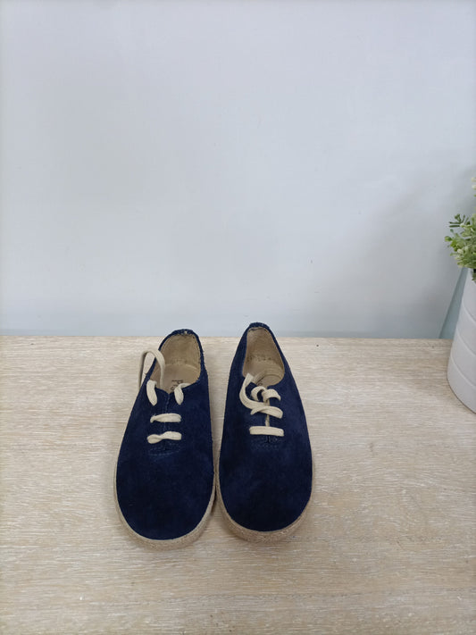 PISAMONAS. Zapatillas ante azul T.26 (tara)