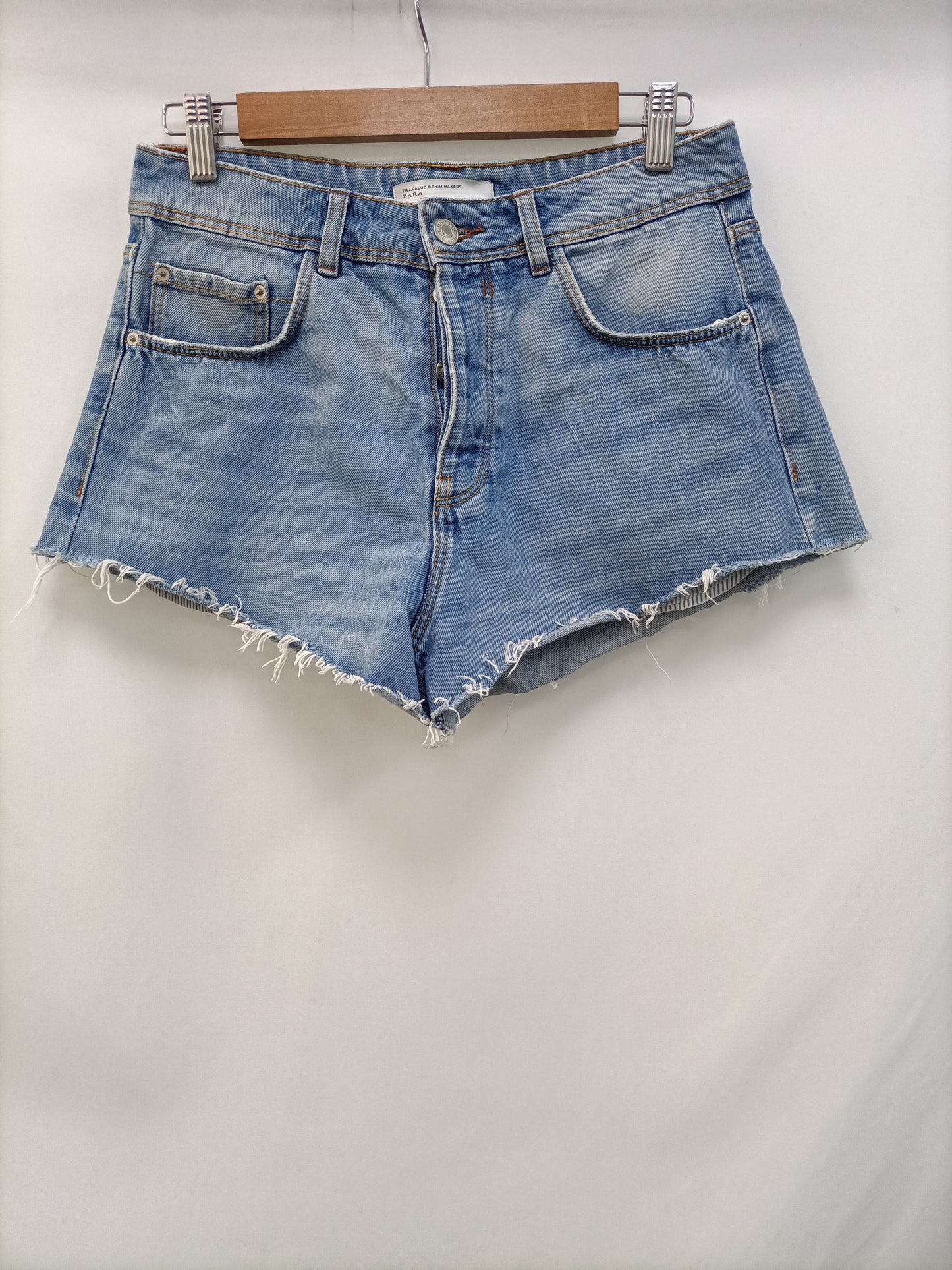 ZARA. Shorts denim T.38