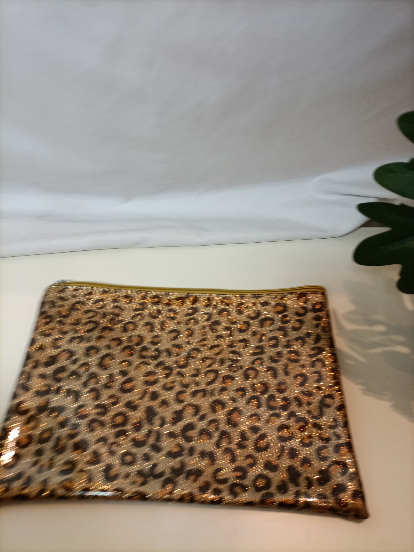 BONTON. Bolso animal print