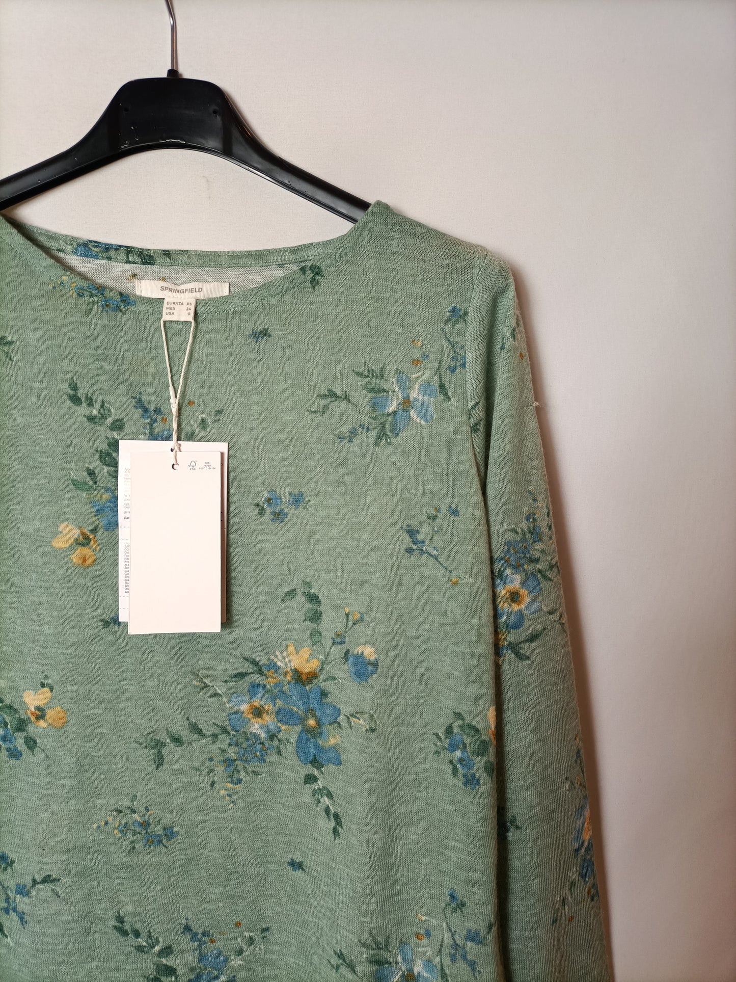 SPRINGFIELS. Camiseta verde flores T.xs