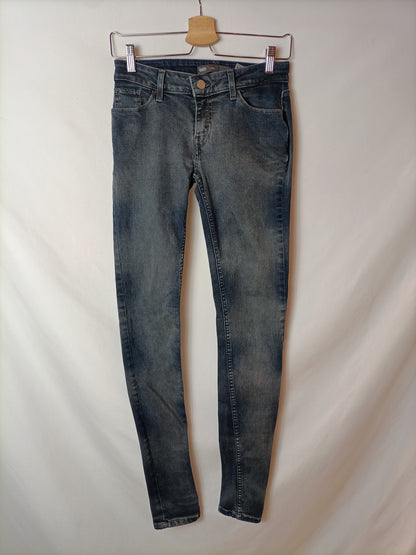 LEVI'S. Pantalón azul pitillo T.34