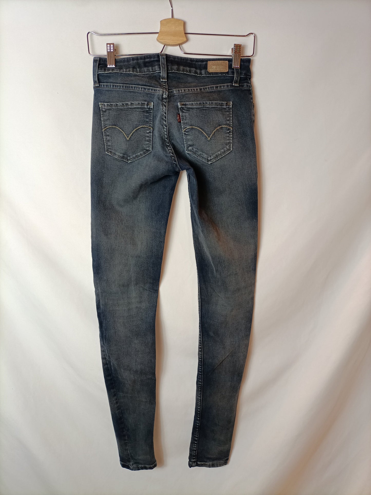 LEVI'S. Pantalón azul pitillo T.34