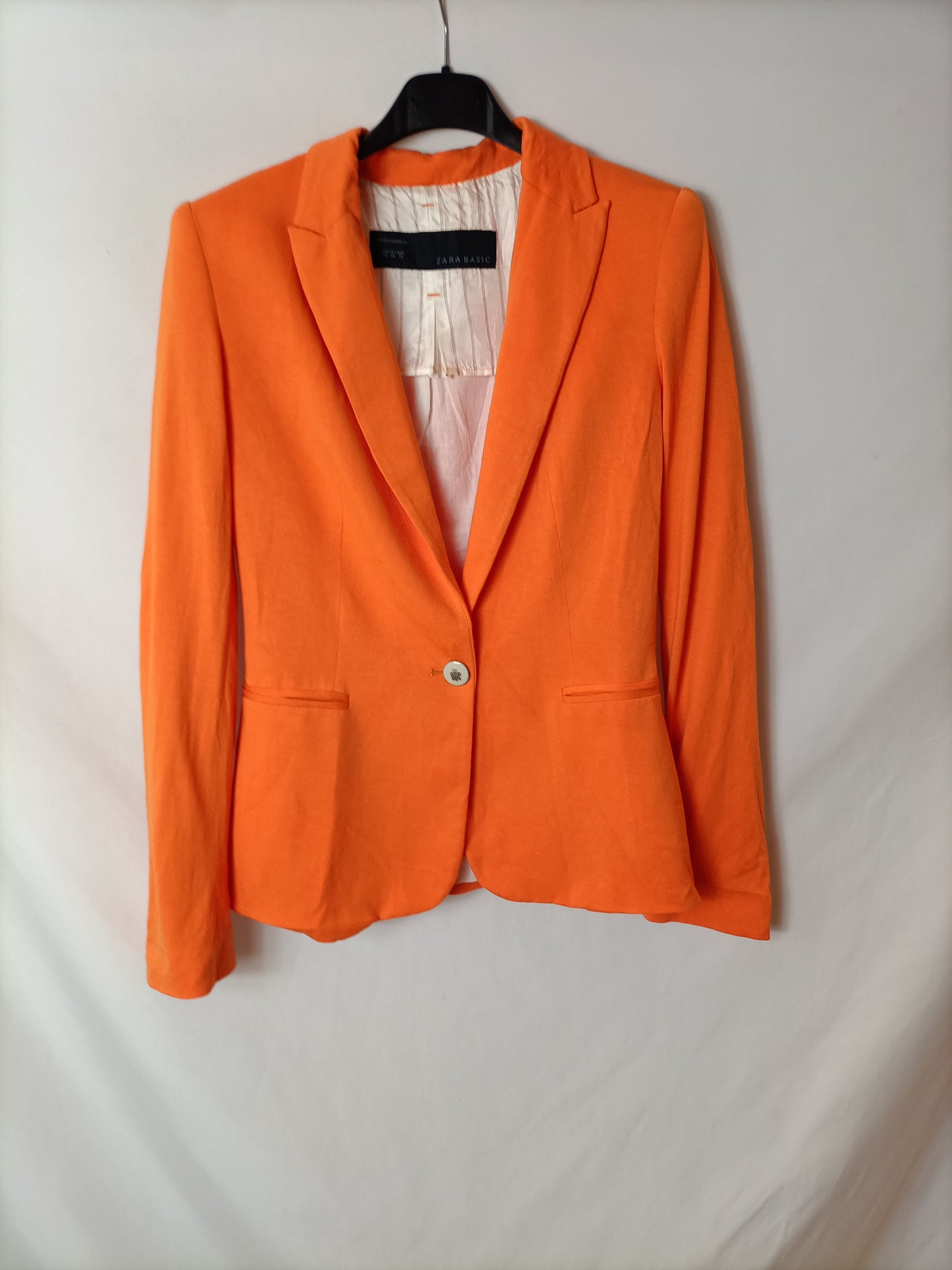 ZARA. blazer naranja T.xs