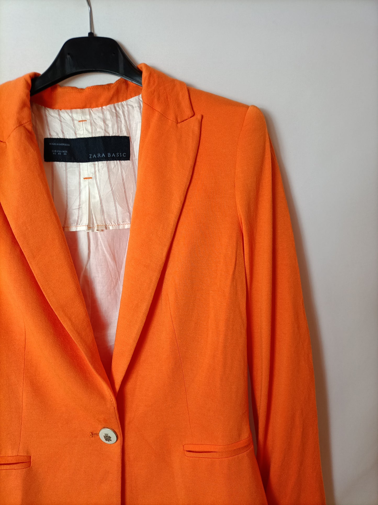 ZARA. blazer naranja T.xs