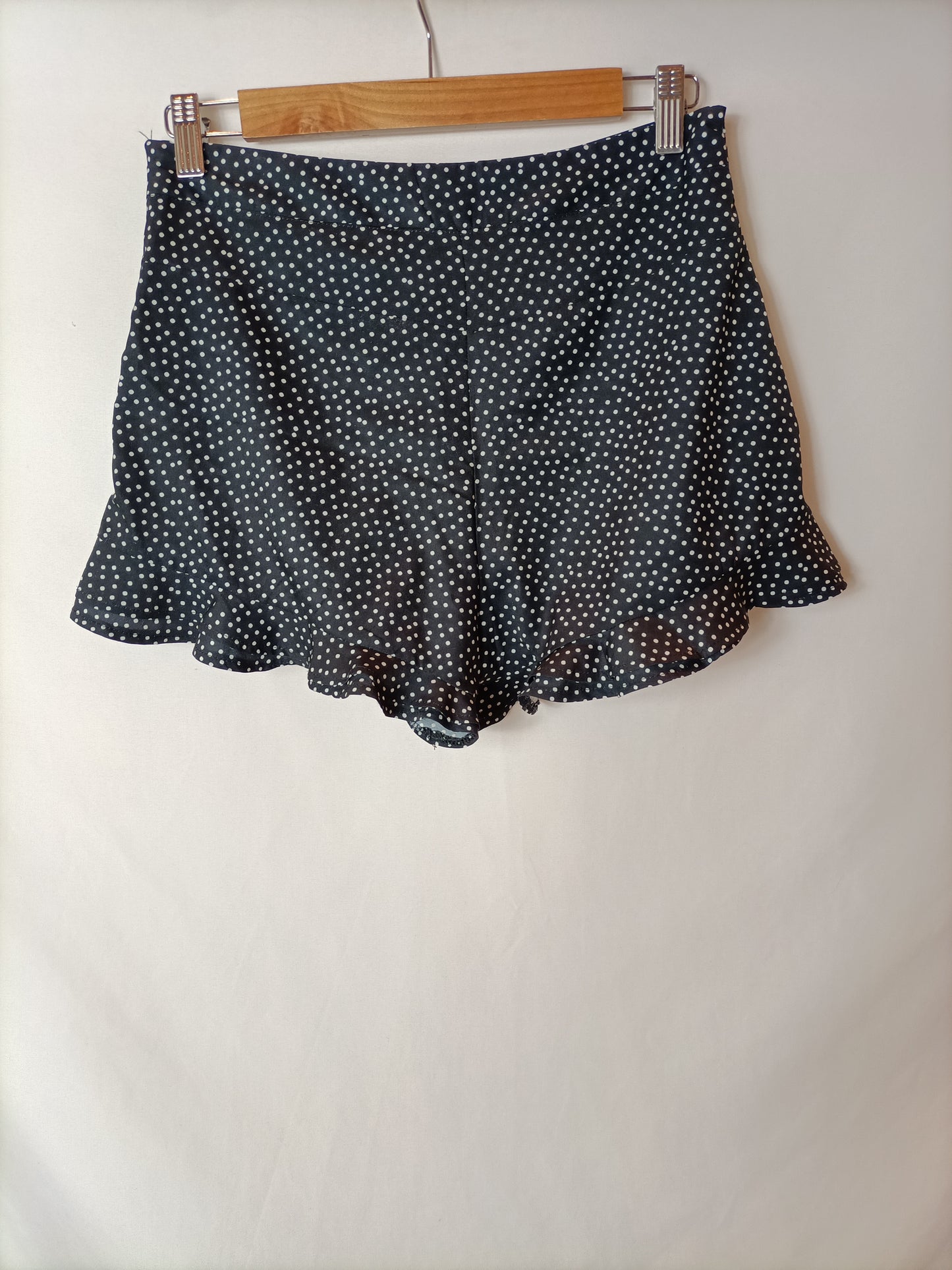 OTRAS. Shorts negro lunares T.(36)